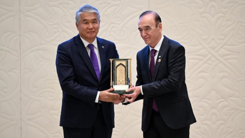 “KELAJAK MEROSİ” ÖDÜLLERİ İLK KEZ SAHİPLERİNİ BULDU: SULTAN RAEV’E ‘EDEBİYAT’ ÖDÜLÜ